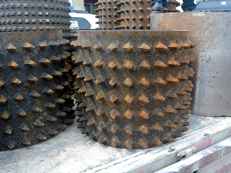 石灰石破碎生產(chǎn)線配雙齒輥合適嗎？關(guān)鍵看這2個指標！