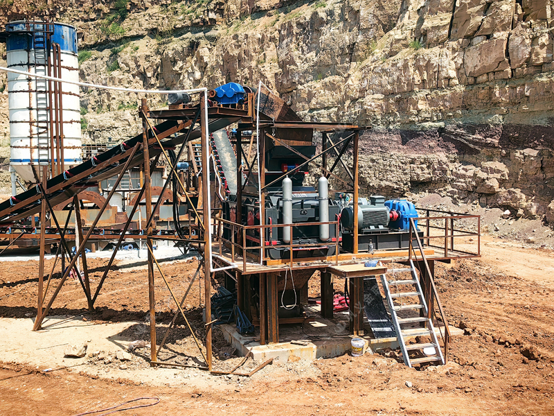 液壓對輥制砂機憑什么宣稱 “高產又穩(wěn)定”？其耐磨技術的雙重突破是關鍵